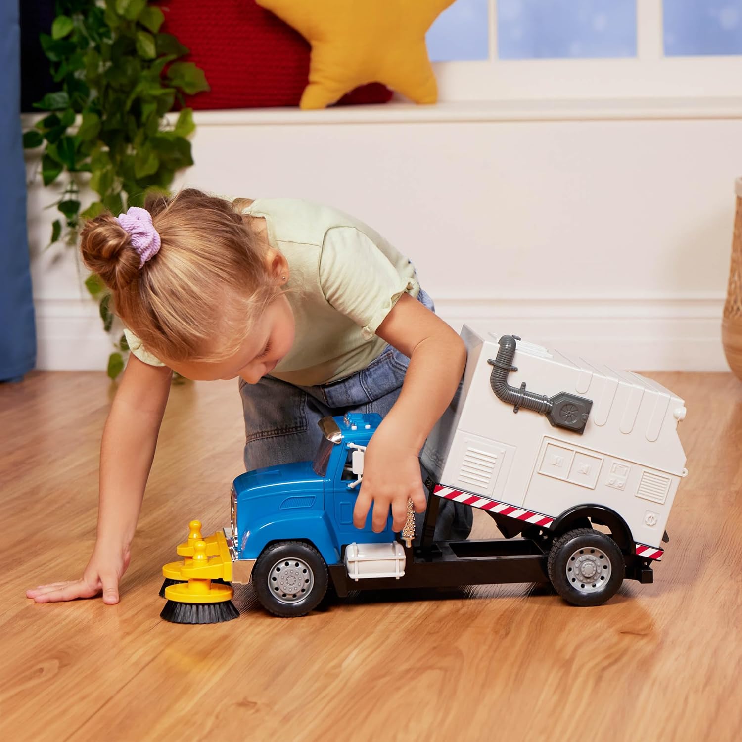 Driven by Battat 1:16 Scale Electric Street Sweeper Toy Truck with Openable Doors Q5598
