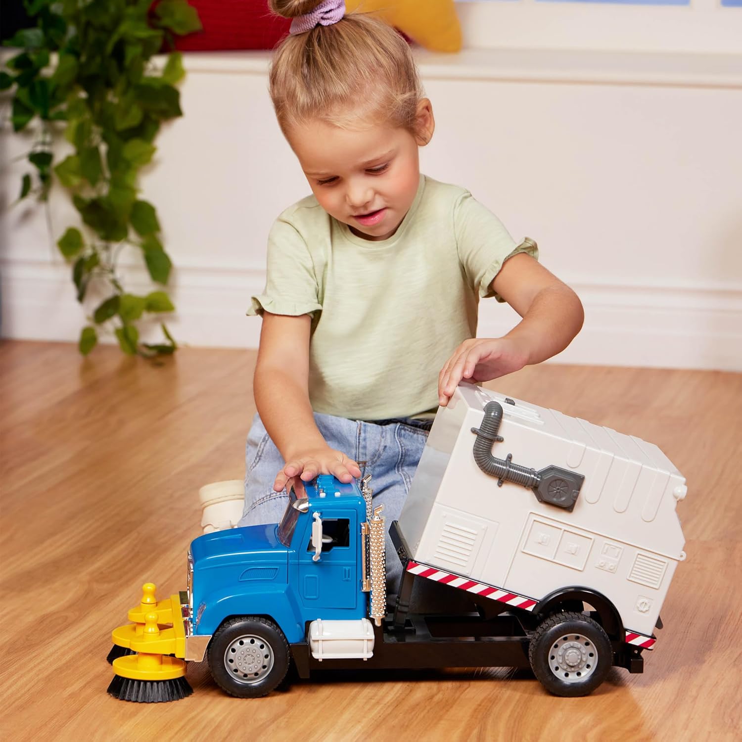 Driven by Battat 1:16 Scale Electric Street Sweeper Toy Truck with Openable Doors Q5598