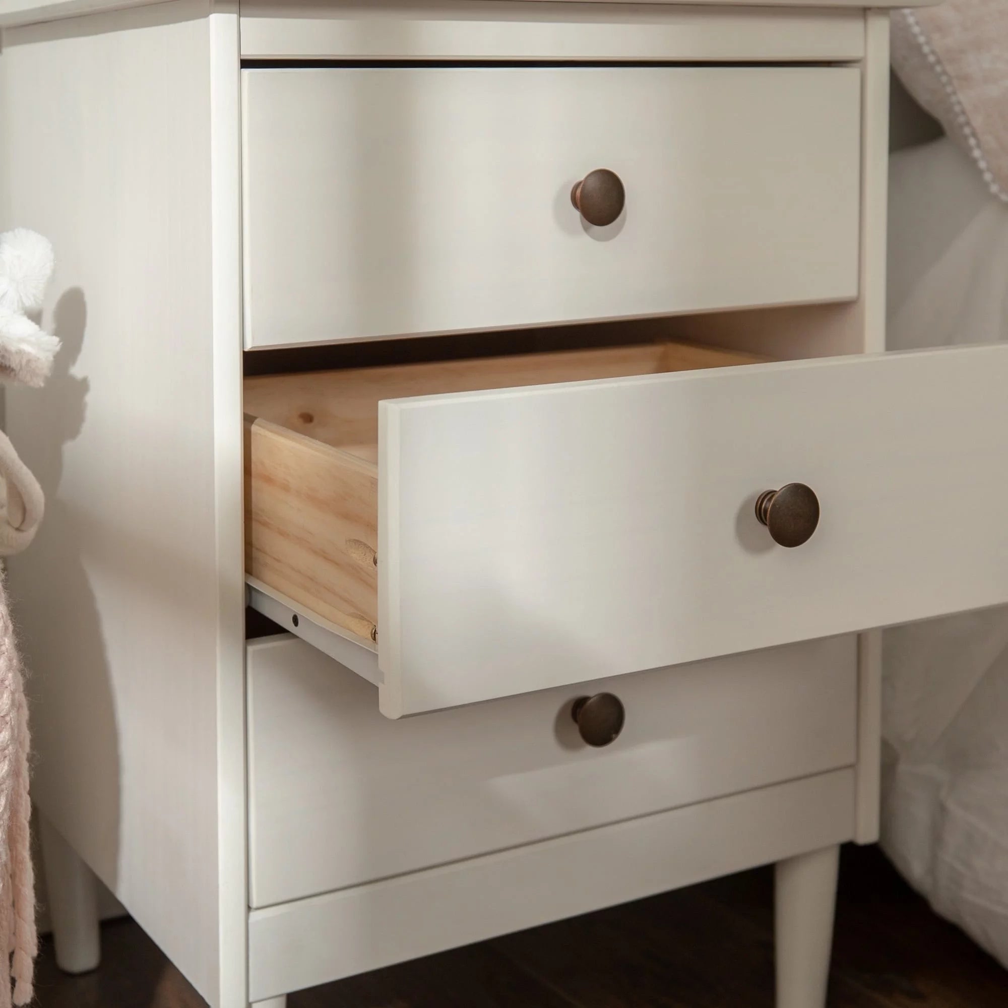 Taylor & Olive Bullrushes 3-Drawer Solid Wood Nightstand White P2770