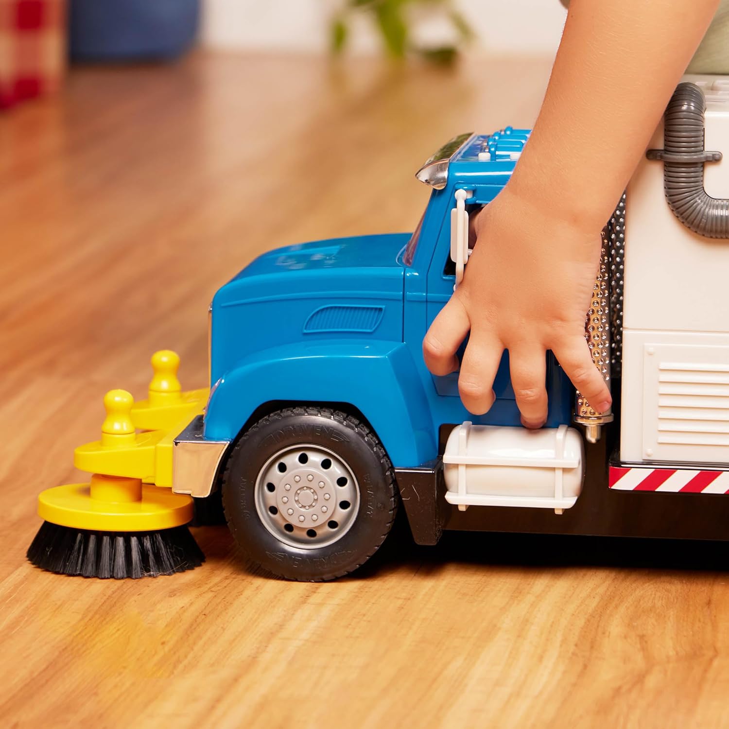 Driven by Battat 1:16 Scale Electric Street Sweeper Toy Truck with Openable Doors Q5598