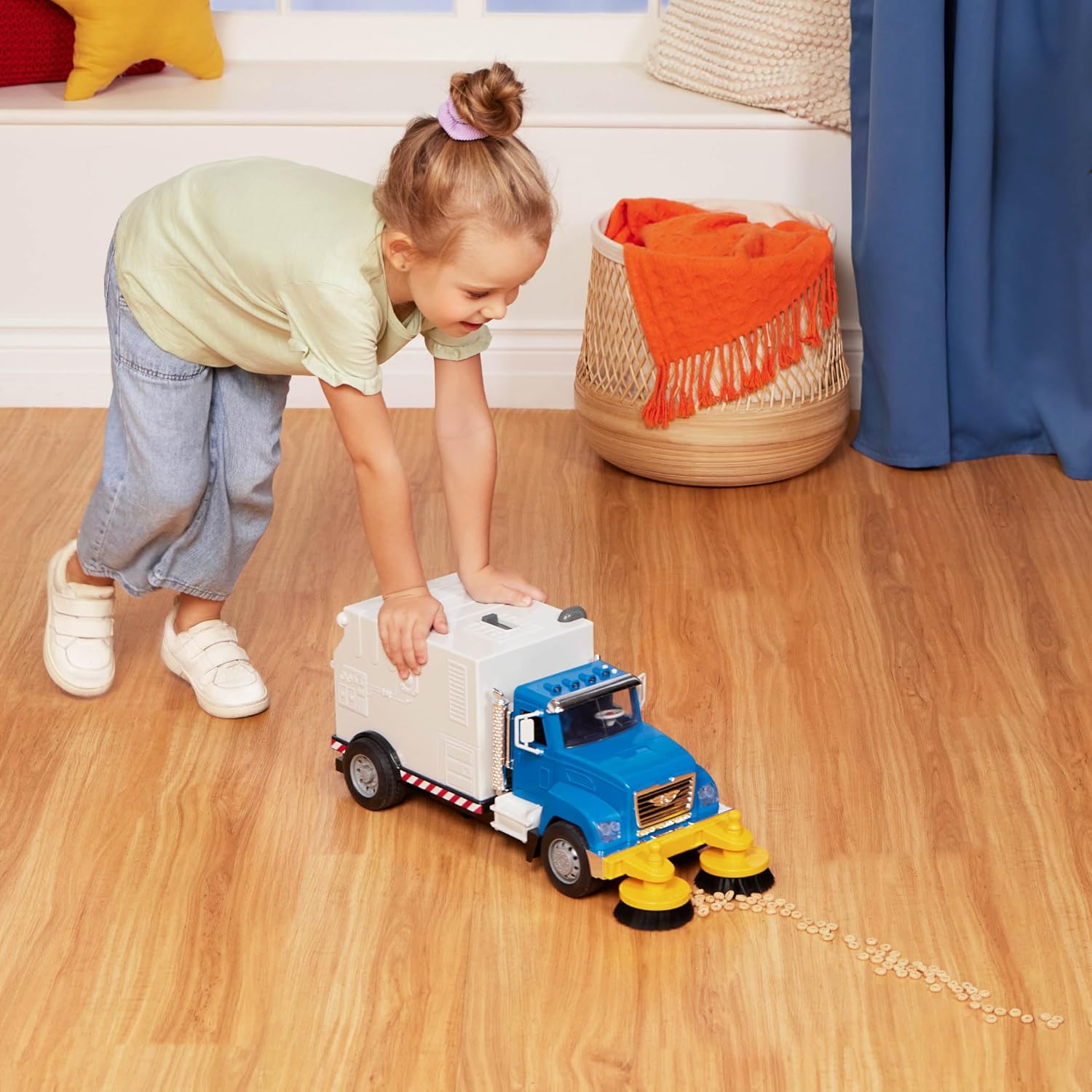 Driven by Battat 1:16 Scale Electric Street Sweeper Toy Truck with Openable Doors Q5598